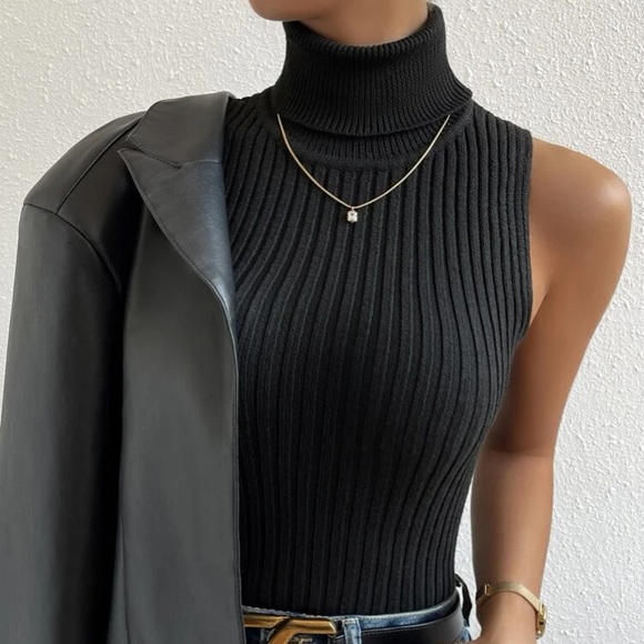 Black Sleeveless Ribbed Turtleneck Top in M - Picture 4 of 5